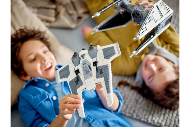 LEGO 75348 Мандалорский истребитель типа «Клык» против TIE-перехватчика  - фото7