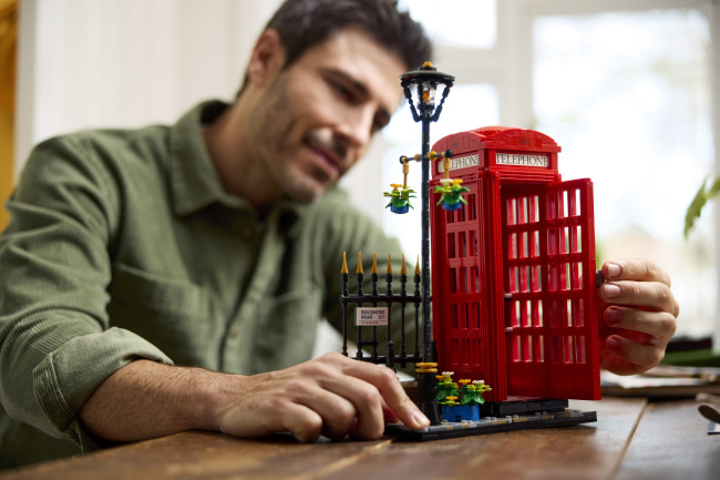 LEGO 21347 Красная лондонская телефонная будка - фото5