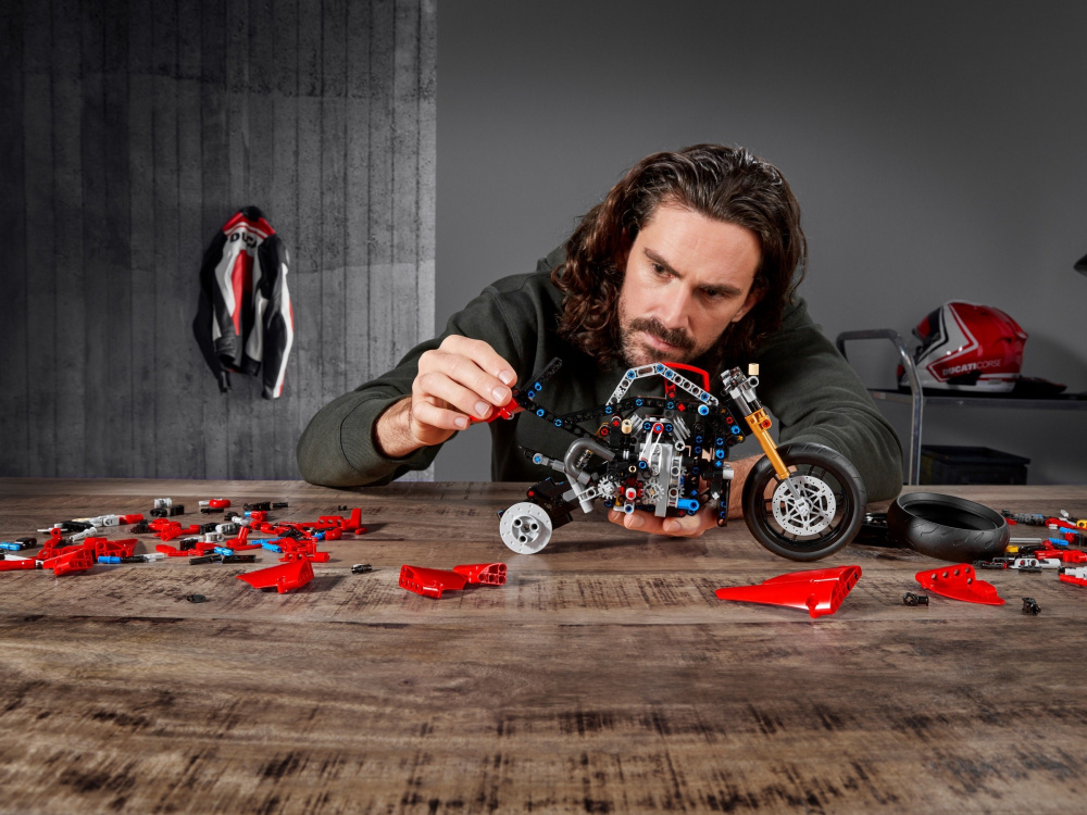  LEGO 42107 Ducati Panigale V4 R