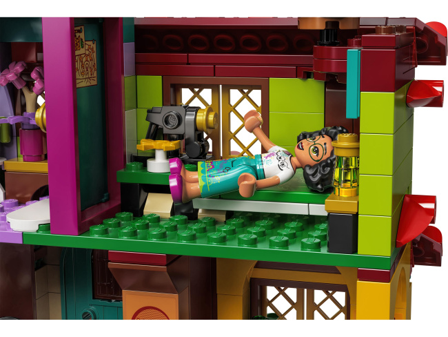 LEGO 43202 Дом семьи Мадригал  