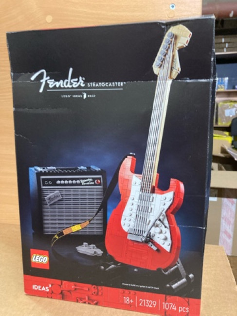 21329 Fender Stratocaster LEGO Ideas уценка