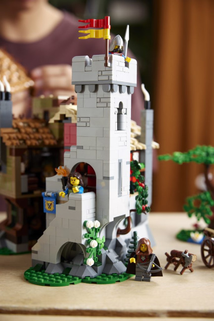 LEGO 10332 Средневековая городская площадь   - фото10