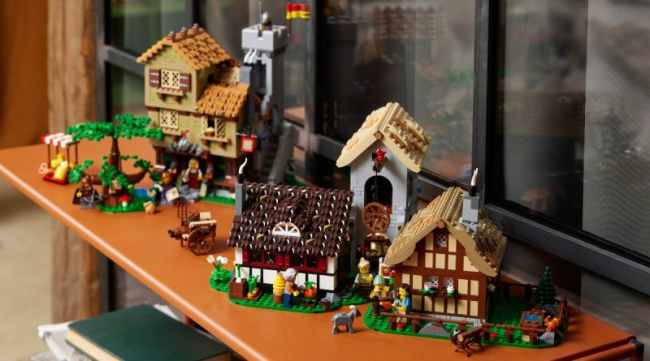 LEGO 10332 Средневековая городская площадь   - фото6