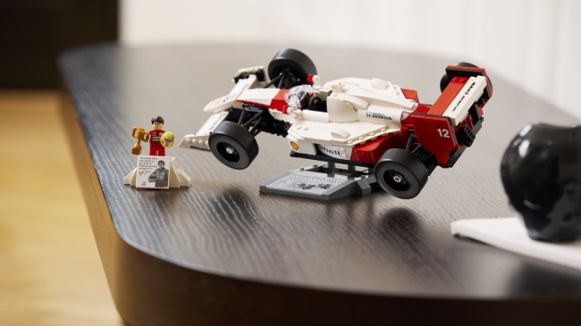  LEGO 10330 McLaren MP4/4 и Айртон Сенна - фото3