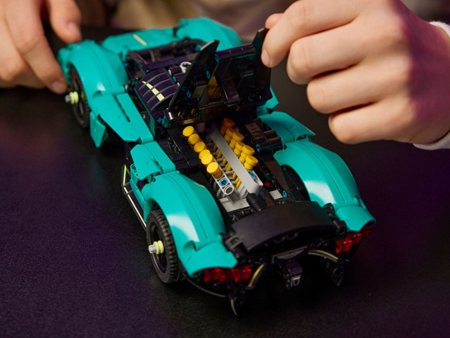 LEGO 42208 Aston Martin Valkyrie   - фото8