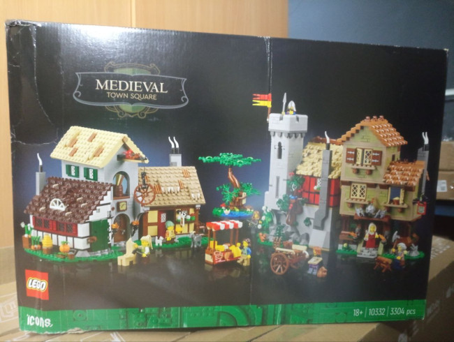 10332 Средневековая городская площадь LEGO Icons Уценка - фото3