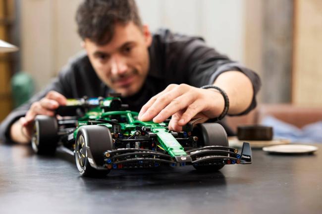 42240 Aston Martin Aramco AMR25 F1 LEGO Technic - фото9