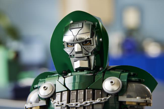 LEGO 76345  Avengers Бюст Доктора Дума   - фото6