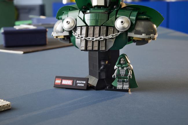 LEGO 76345  Avengers Бюст Доктора Дума   - фото7